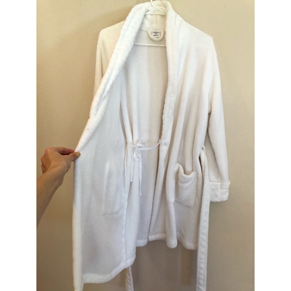 Croft & Barrow Intimates White Soft Plush Robe - Picture 9 of 11